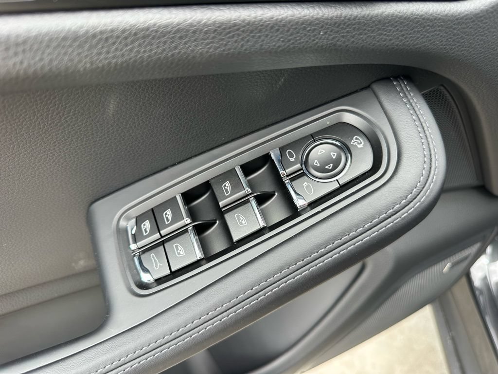 Used 2026 Porsche Macan Turbo AWD/4WD image 21