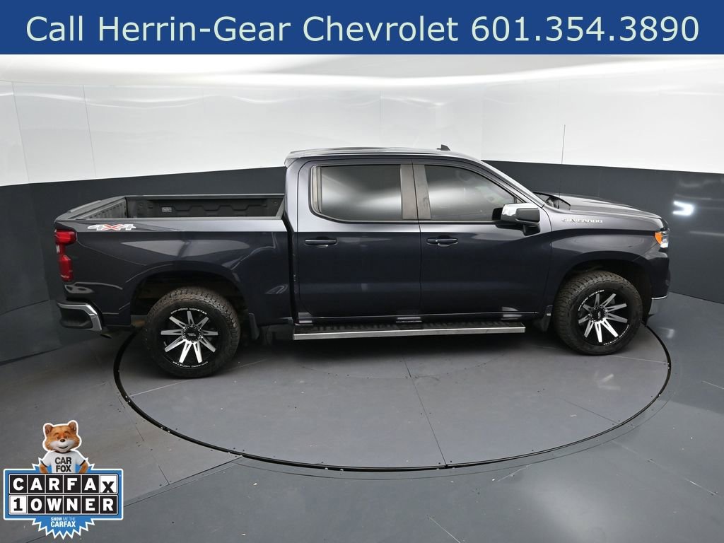 Used 2023 Chevrolet Silverado 1500 LT AWD/4WD image 30
