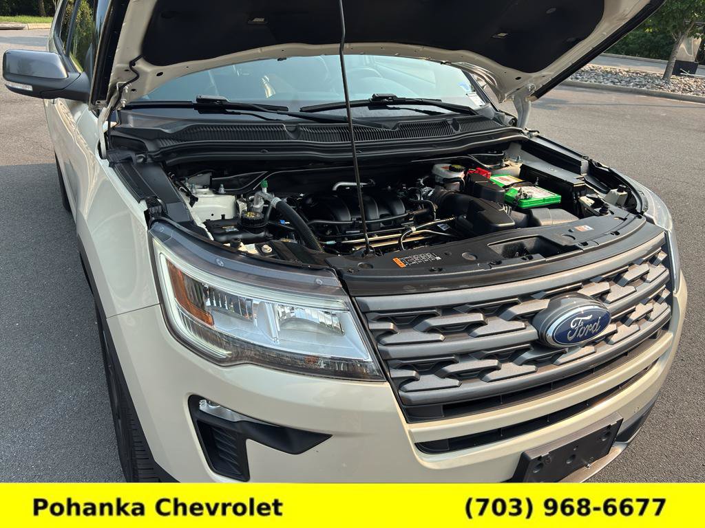 Used 2018 Ford Explorer XLT w/ Equipment Group 202A AWD/4WD image 31