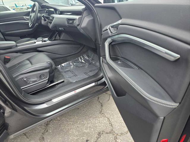 Used 2024 Audi Q8 e-tron Prestige w/ Prestige Package image 11