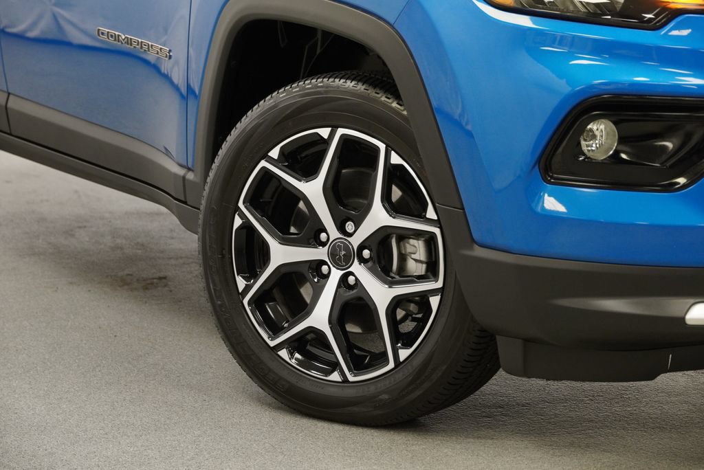 Certified 2026 Jeep Compass Limited AWD/4WD image 4