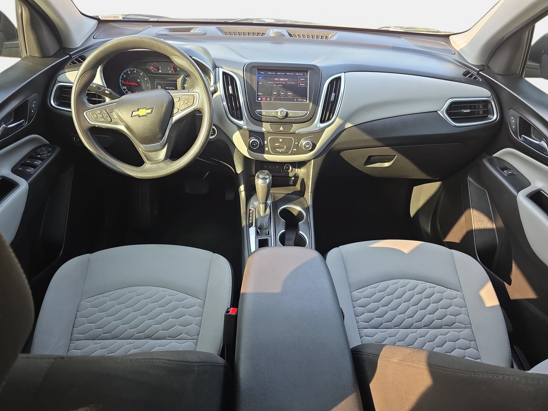 Used 2020 Chevrolet Equinox LS w/ LS Convenience Package FWD image 9