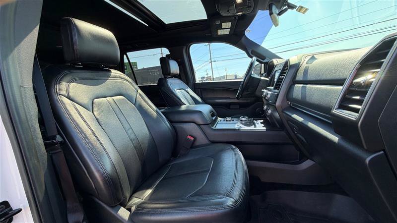 Used 2019 Ford Expedition Limited w/ Special Edition Package AWD/4WD image 22