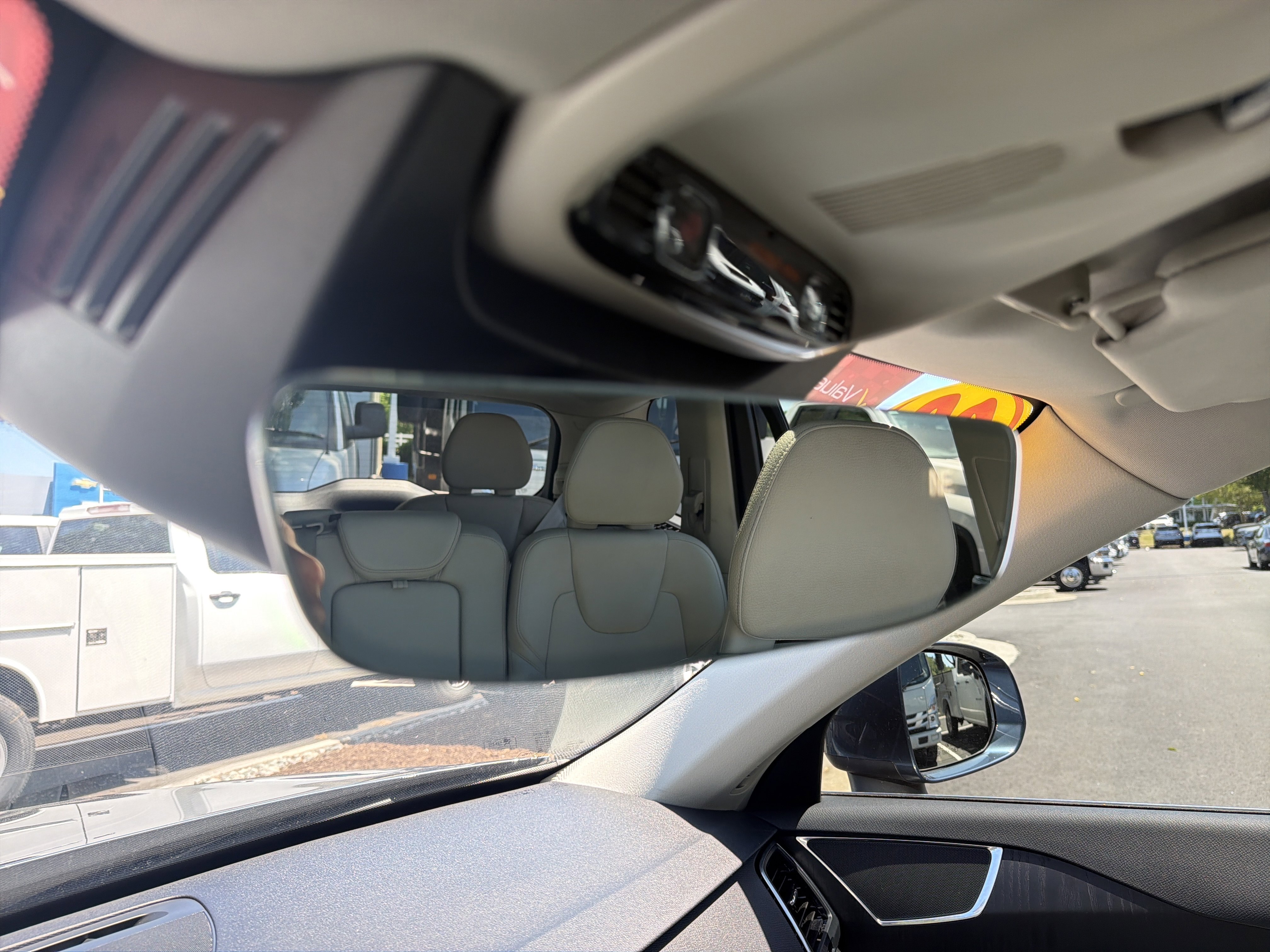 Used 2020 Volvo XC90 T5 Momentum w/ Protection Package Premier FWD image 27