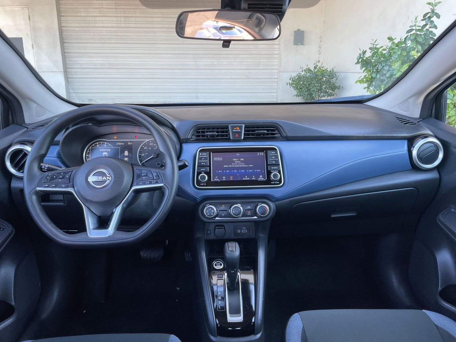 Used 2025 Nissan Versa SV image 32