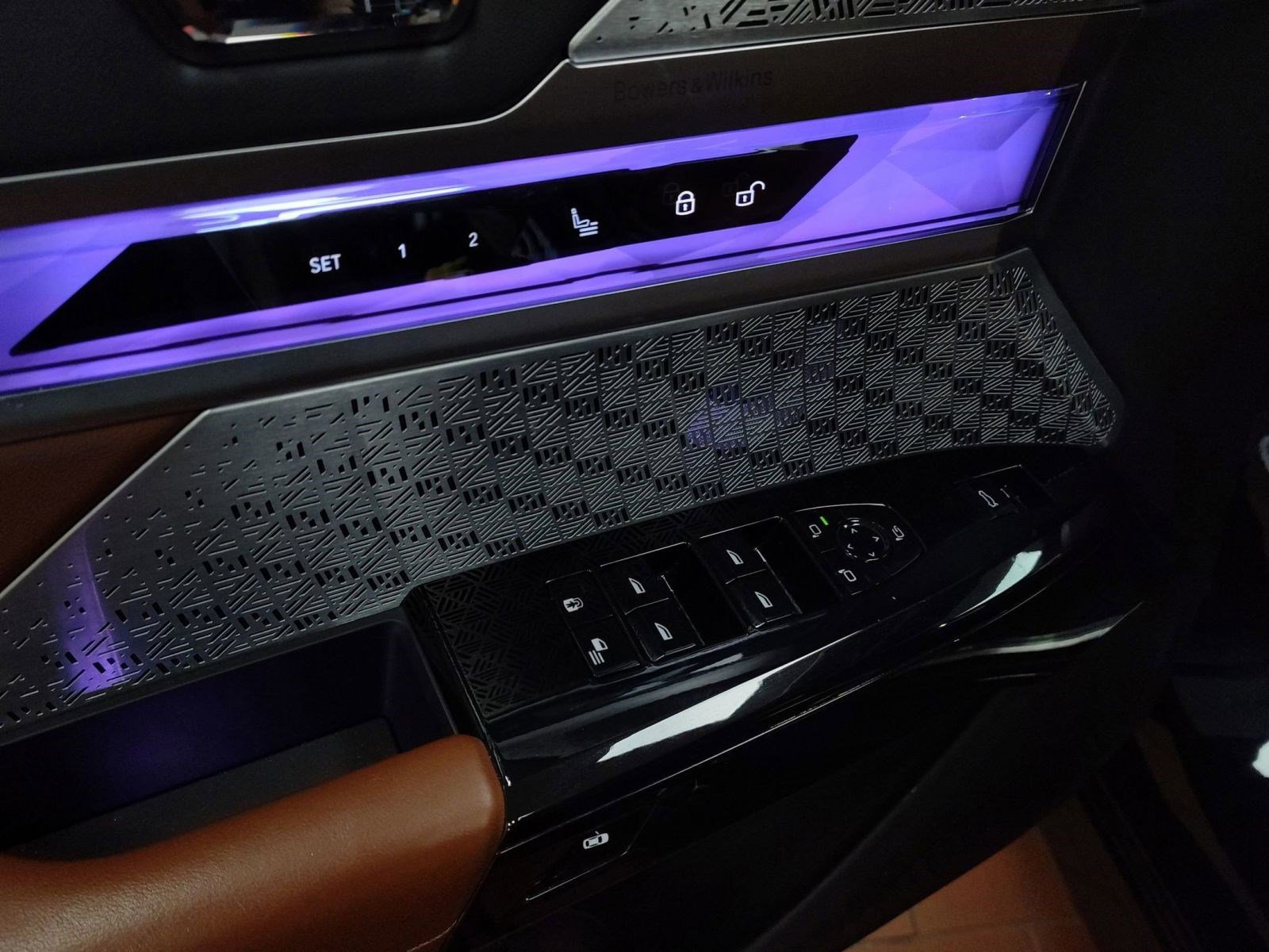 Certified 2023 BMW 760i xDrive w/ Luxury Rear Seating Package image 12