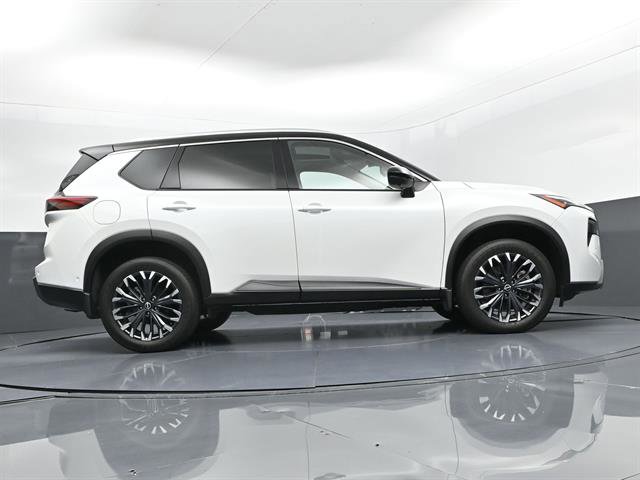 Used 2025 Nissan Rogue SL w/ Tech Package AWD/4WD image 37