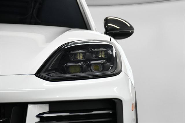 Used 2024 Porsche Cayenne Turbo GT AWD/4WD image 27