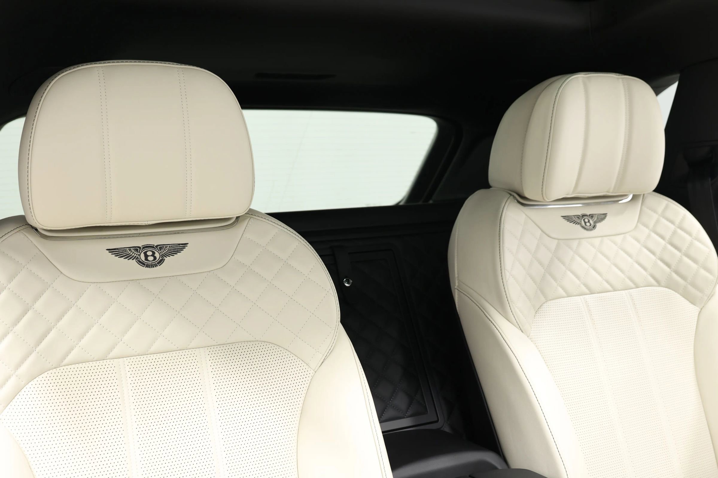 Used 2017 Bentley Bentayga image 78