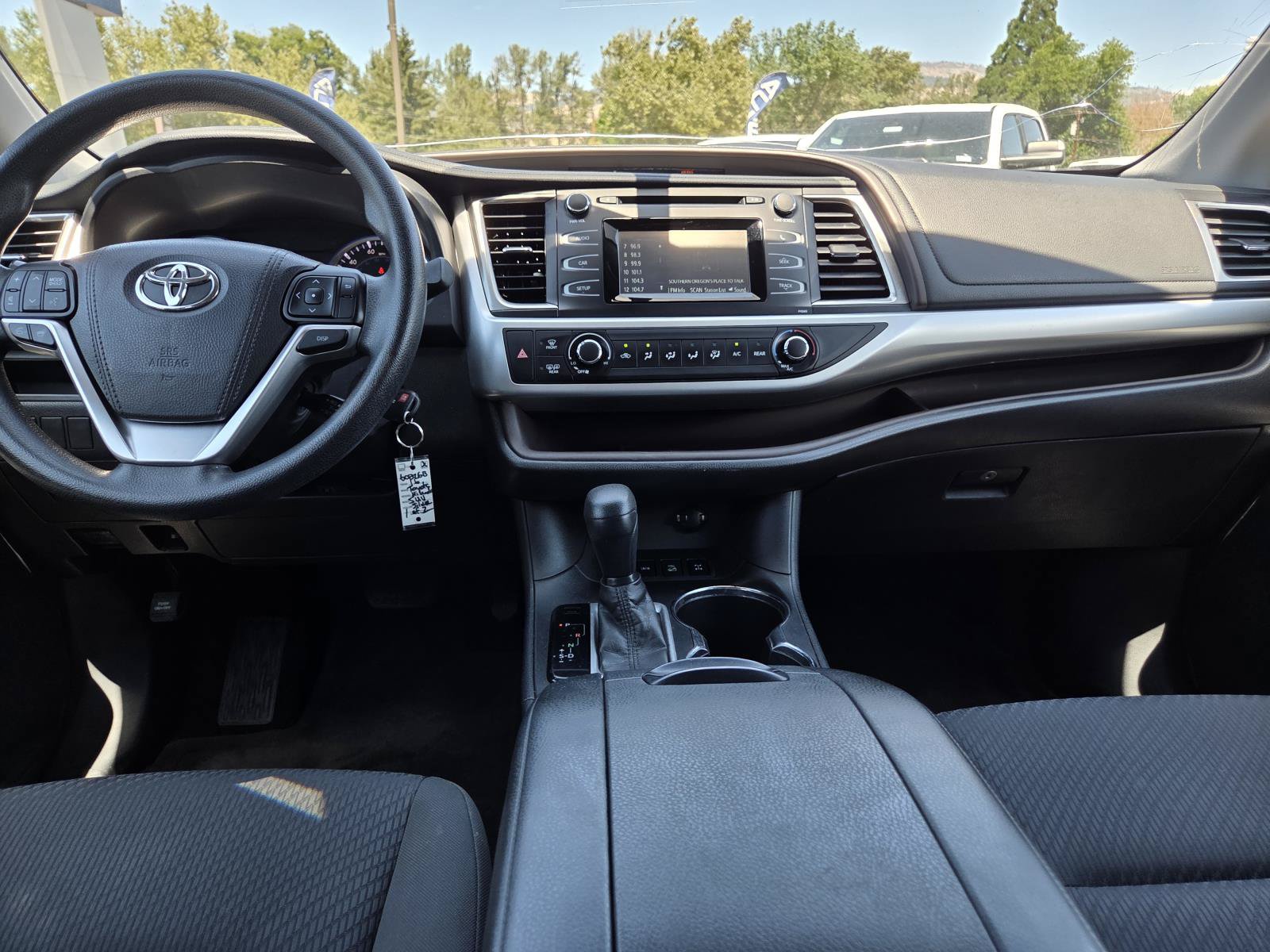 Used 2016 Toyota Highlander LE AWD/4WD image 16