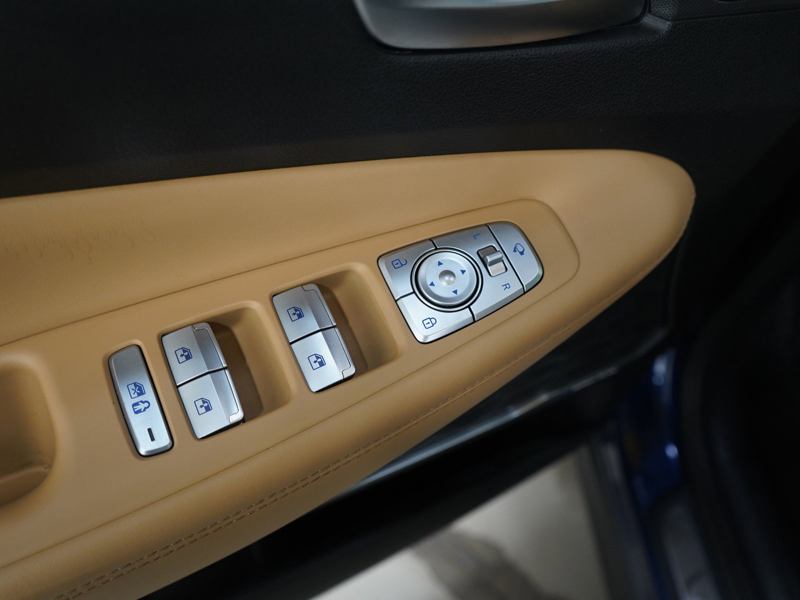 Used 2021 Hyundai Santa Fe Calligraphy image 21