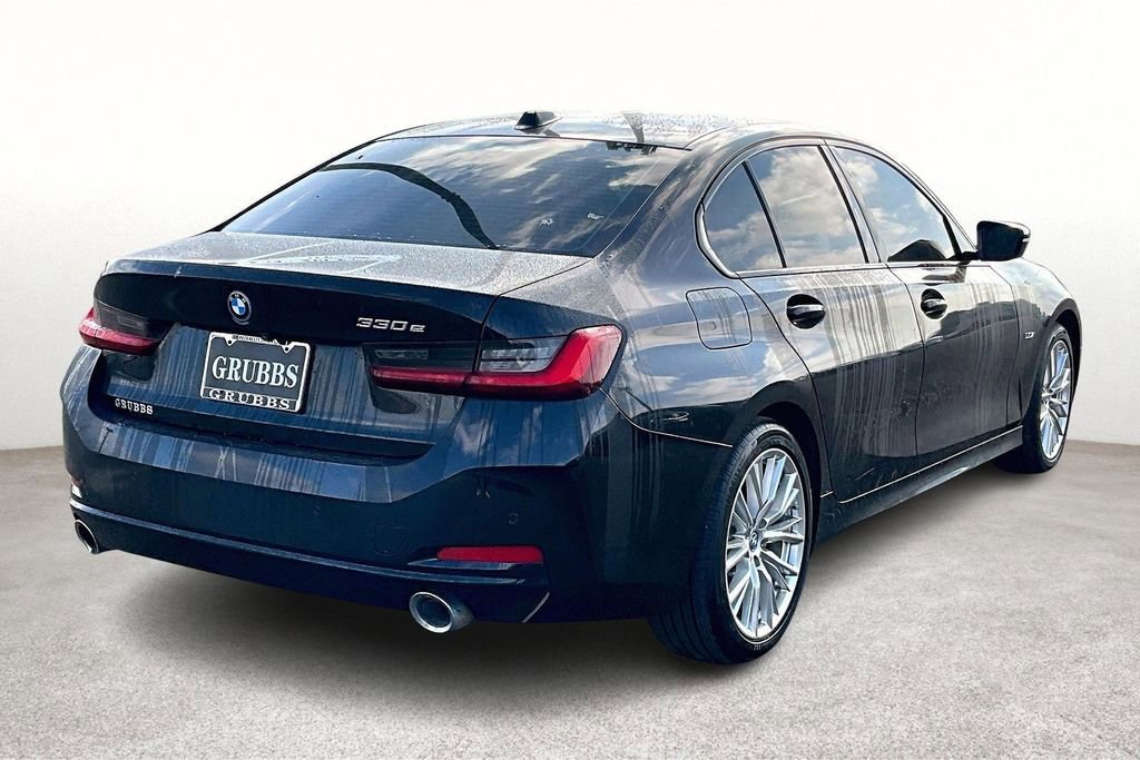 Used 2023 BMW 330e image 2