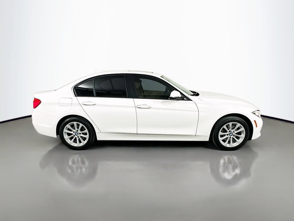 Used 2016 BMW 320i Sedan RWD image 4