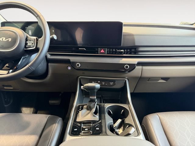 Certified 2025 Kia Carnival EX FWD image 9