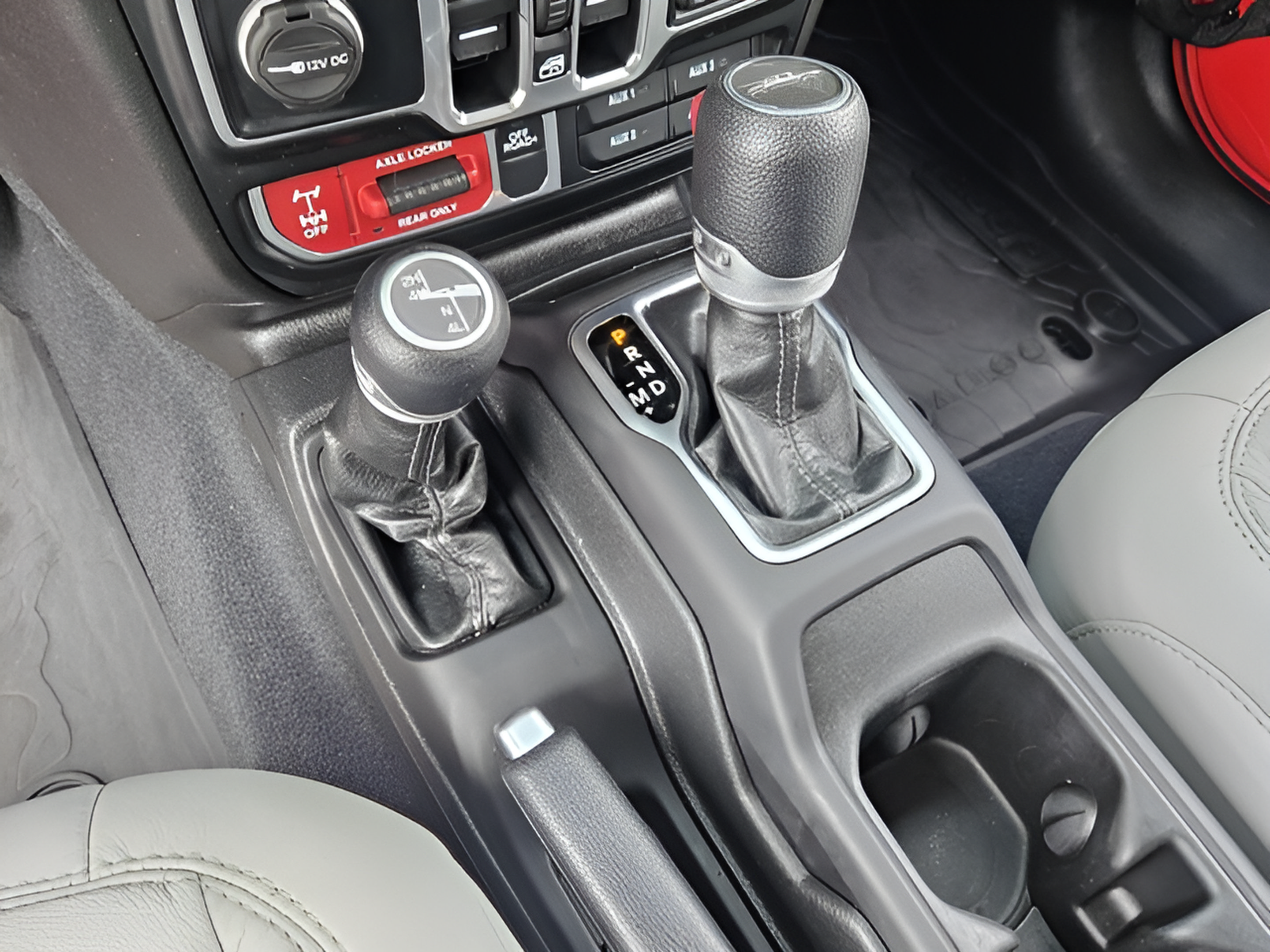 Used 2024 Jeep Gladiator Sport AWD/4WD image 16