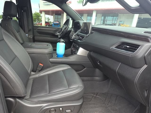 Used 2024 Chevrolet Tahoe Z71 w/ Luxury Package AWD/4WD image 3