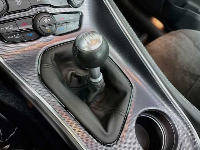 Used 2016 Dodge Challenger R/T Scat Pack w/ Leather Interior Group RWD image 17