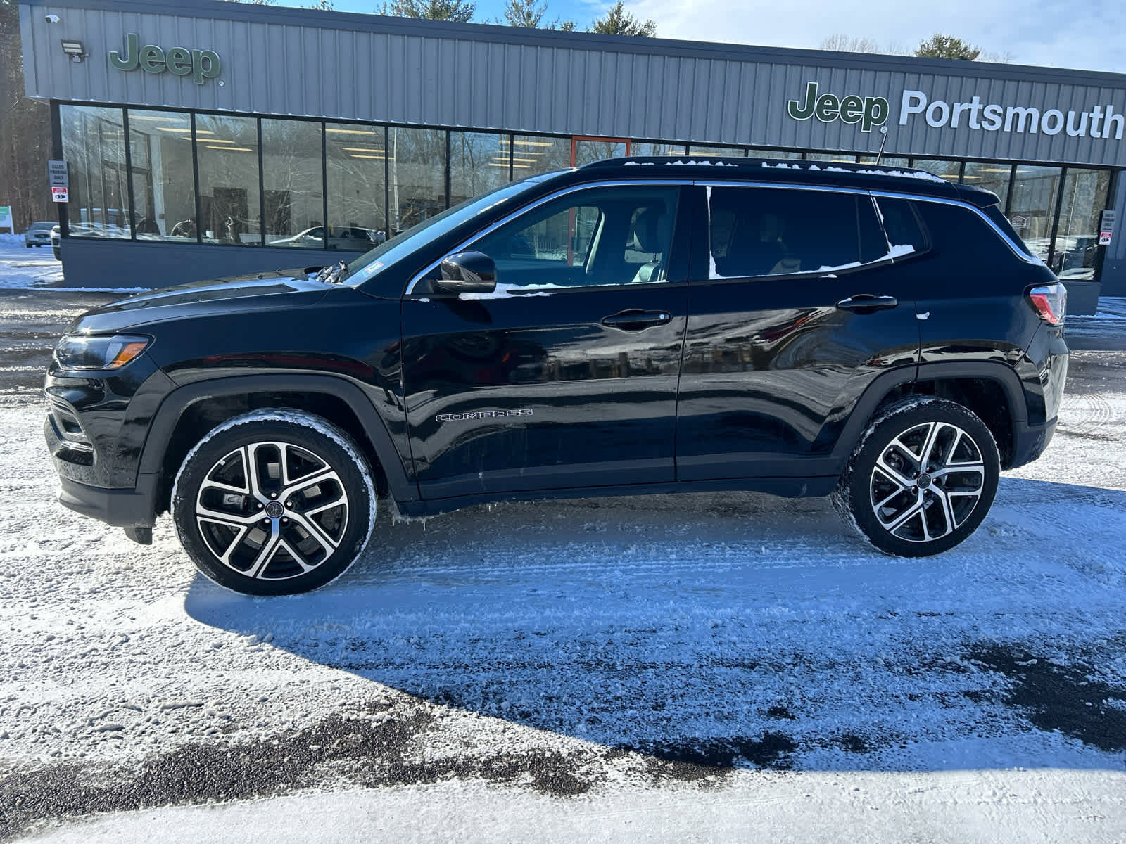 Used 2025 Jeep Compass Limited w/ Sun & Sound Group image 16