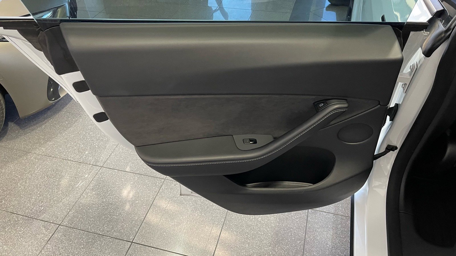 Used 2021 Tesla Model Y Long Range image 32