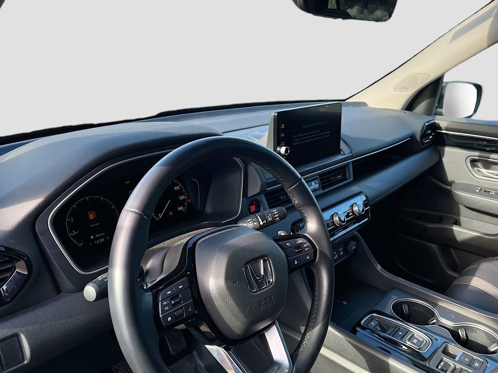 Used 2025 Honda Pilot Touring image 9