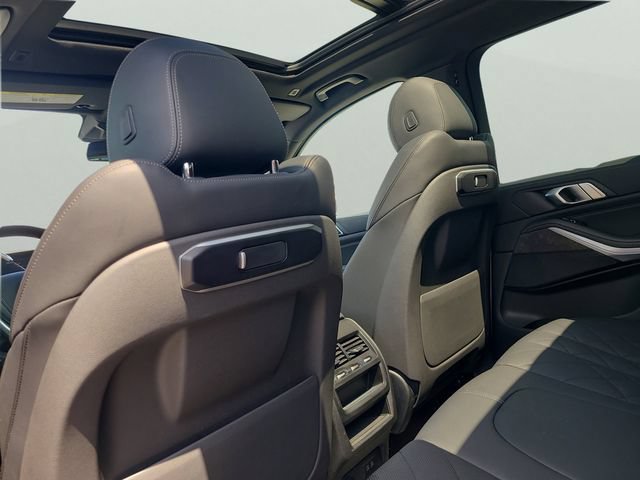Used 2025 BMW X5 xDrive40i AWD/4WD image 10