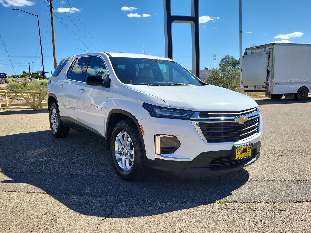 Used 2023 Chevrolet Traverse LS image 2