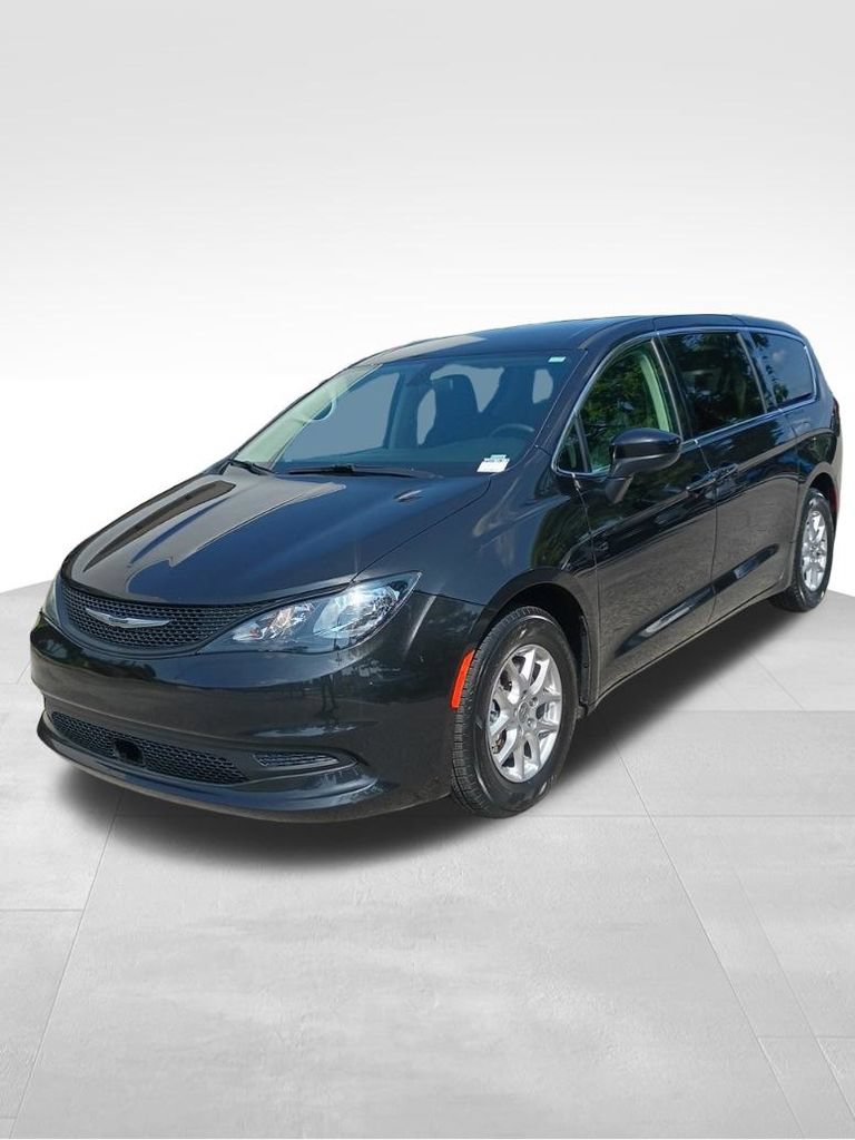 Used 2022 Chrysler Voyager LX FWD image 7