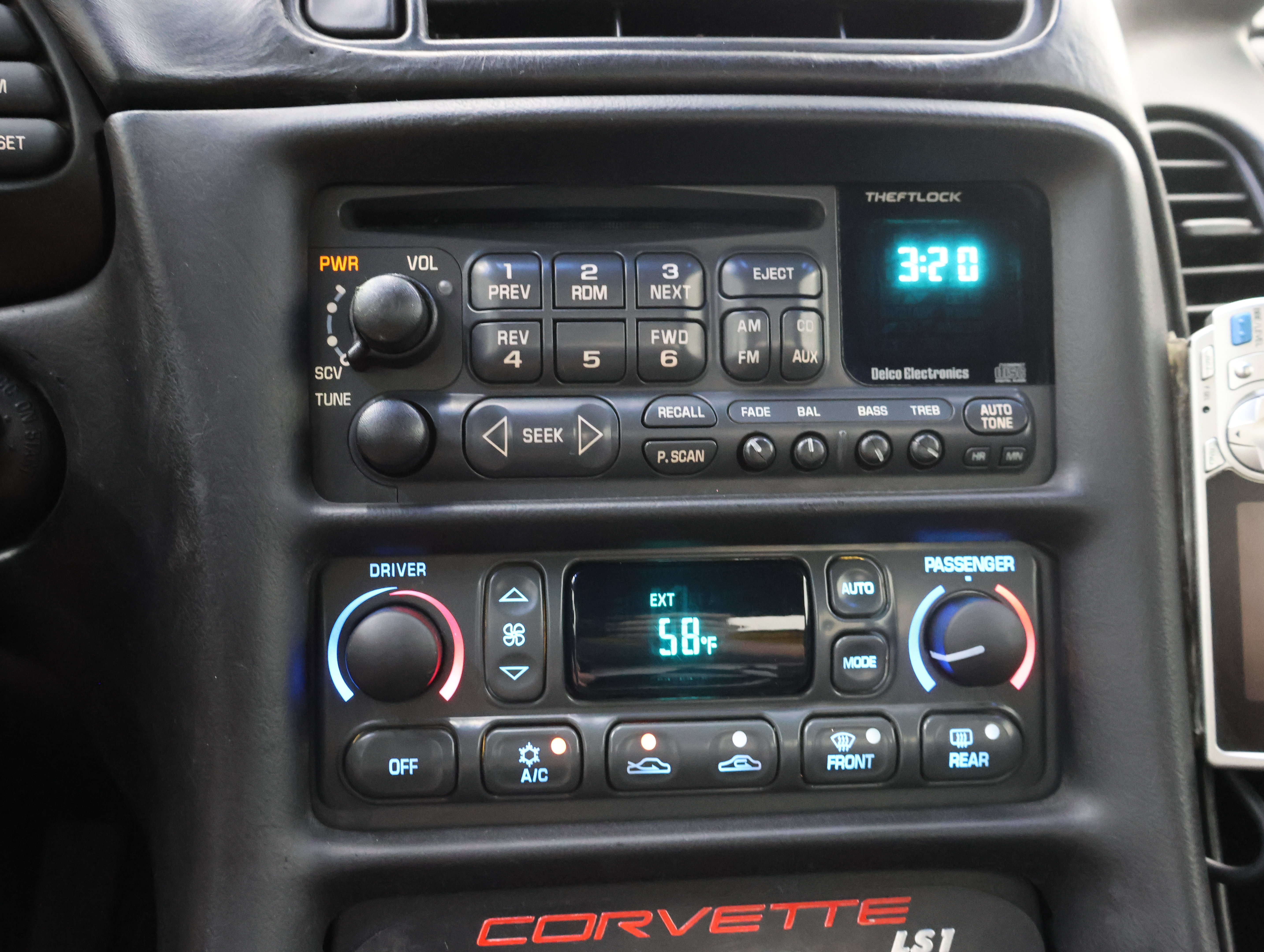 Used 2000 Chevrolet Corvette Convertible w/ Memory Pkg RWD image 10
