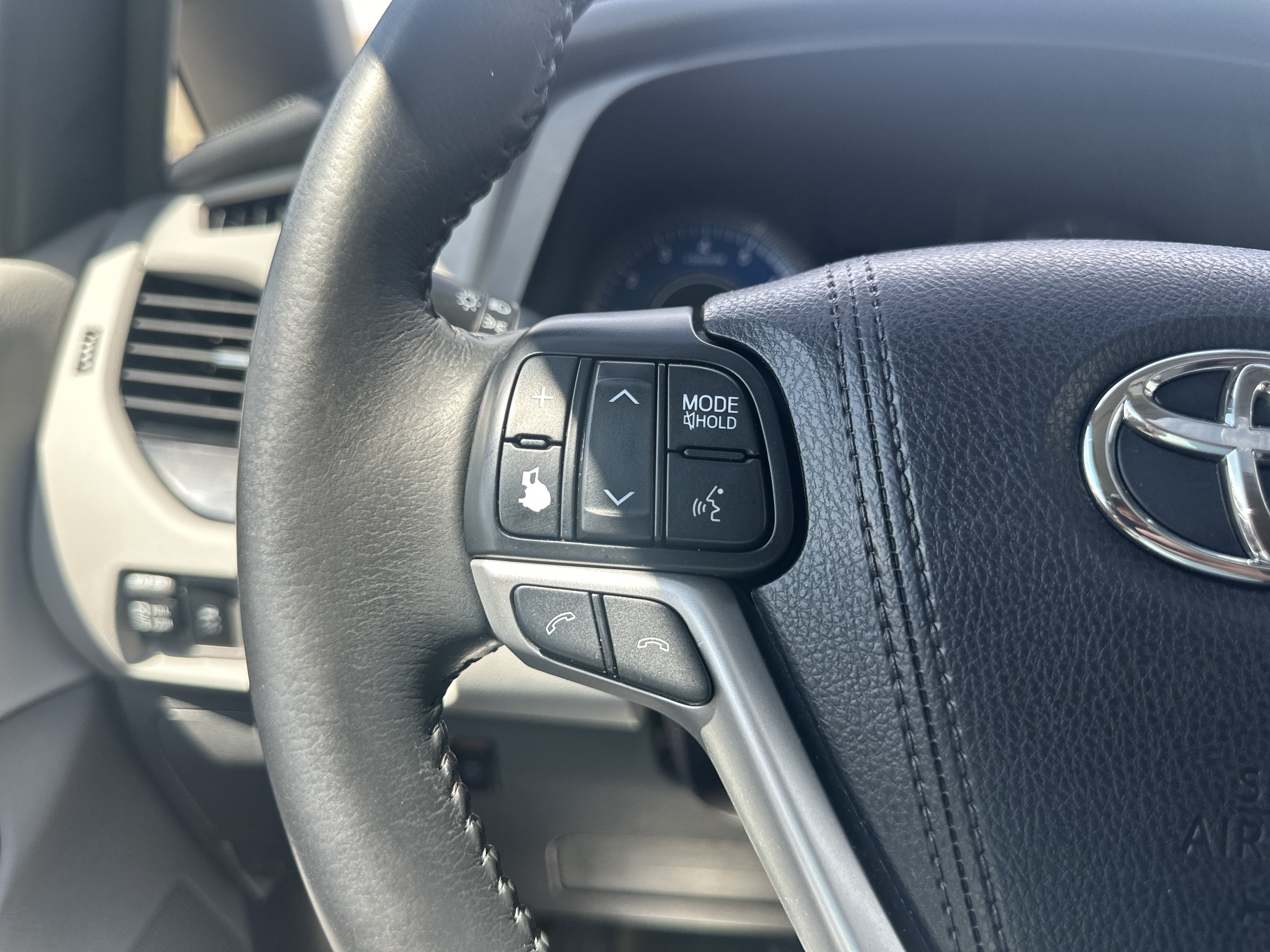 Used 2018 Toyota Sienna XLE w/ Protection Package FWD image 21