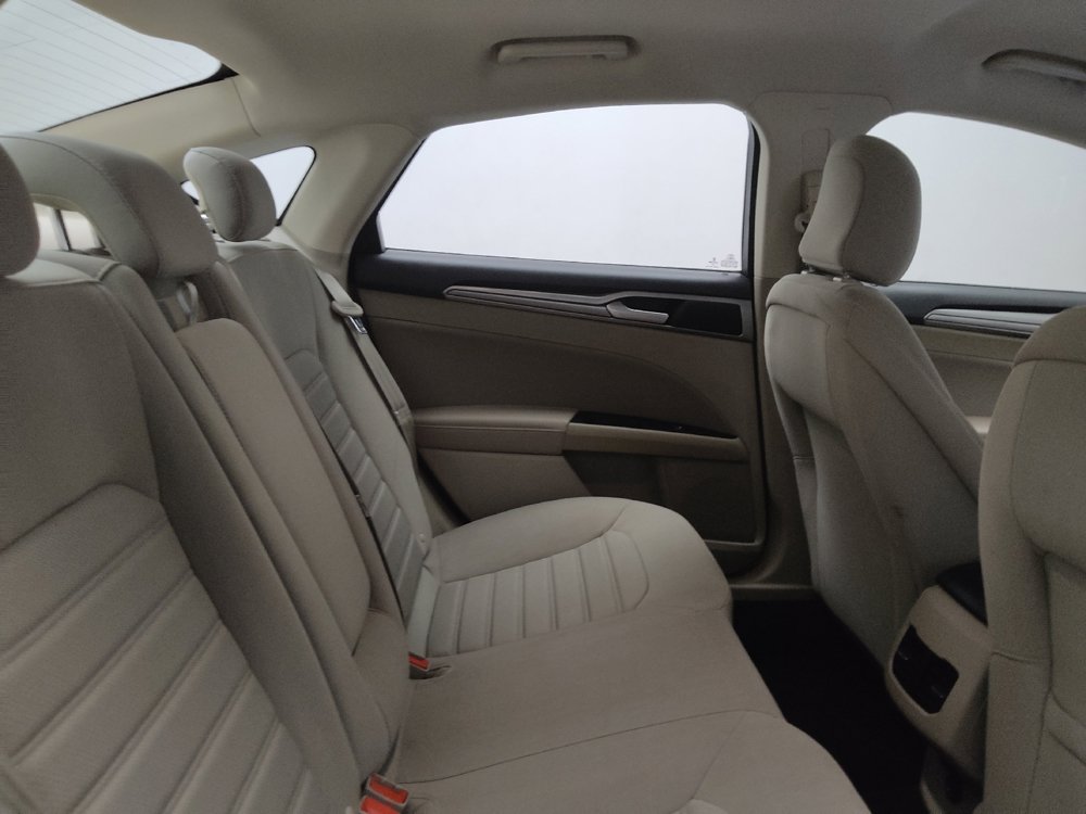 Used 2020 Ford Fusion SE FWD image 19