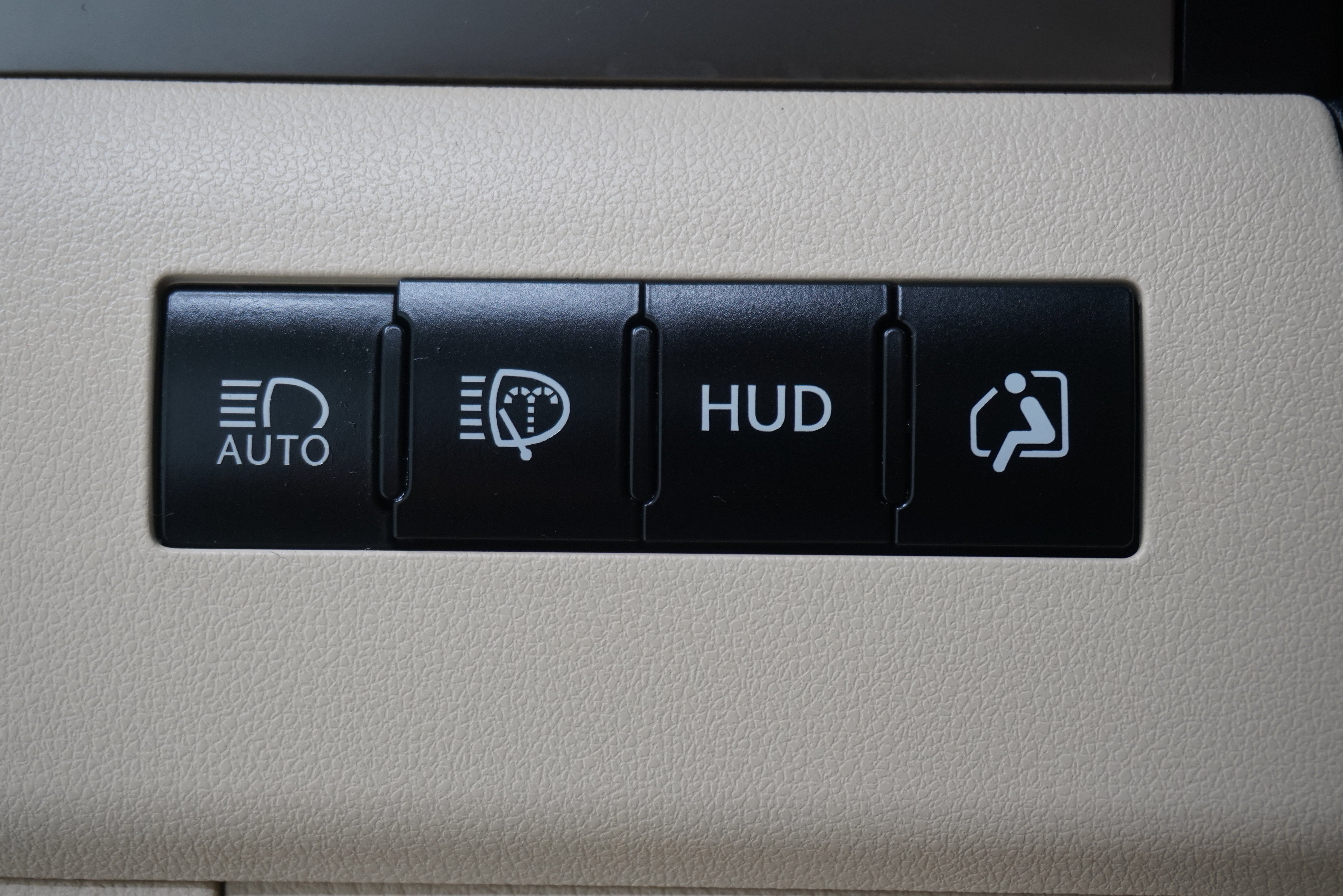 Used 2019 Lexus LX 570 4WD w/ Luxury Package image 35