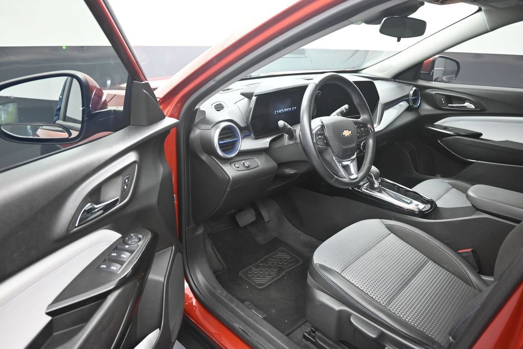 Used 2024 Chevrolet Trax LT w/ Driver Confidence Package FWD image 10