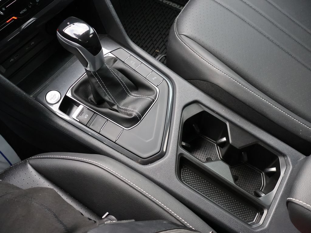 Certified 2023 Volkswagen Tiguan SE R-Line FWD image 28