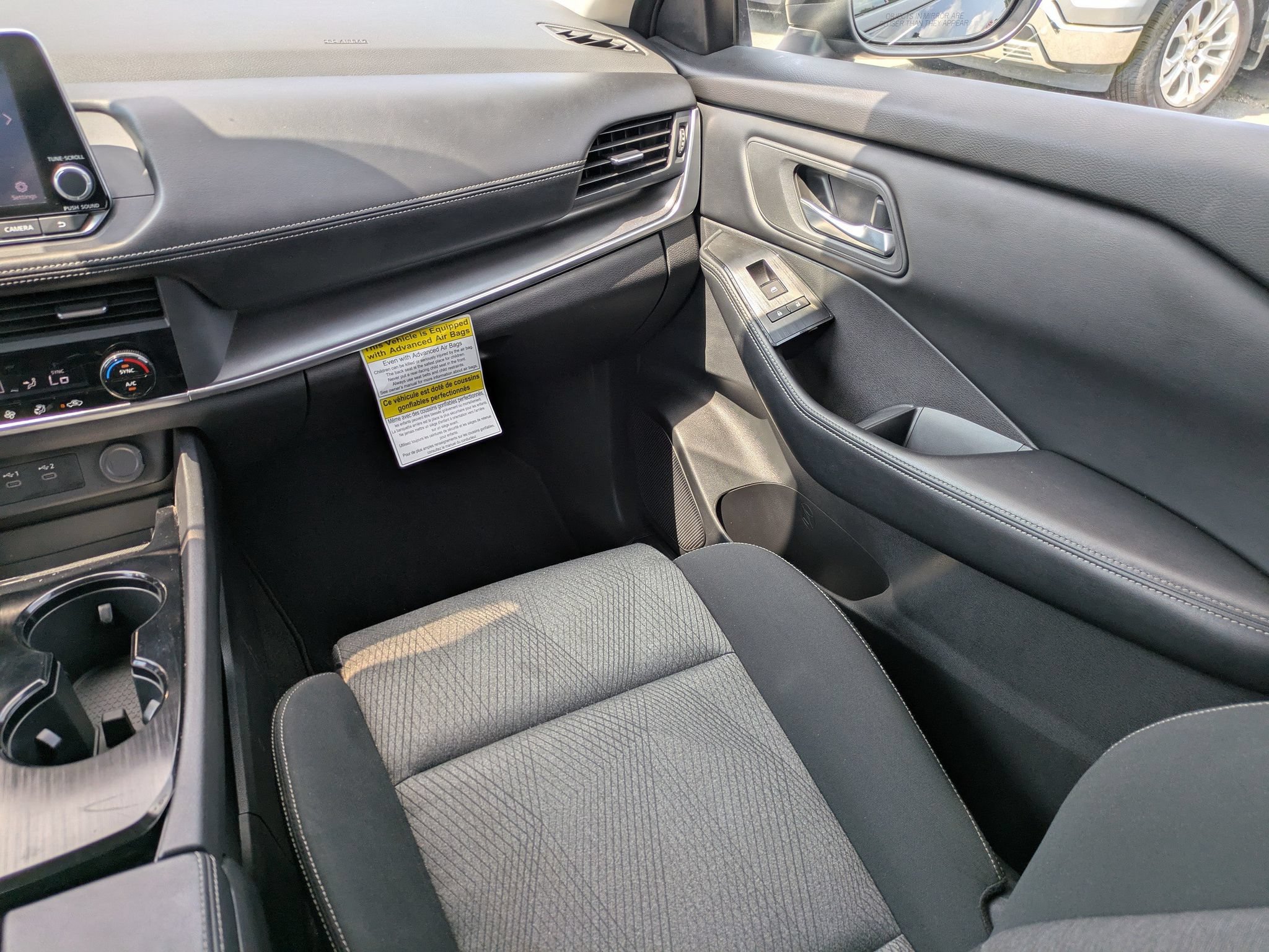 Certified 2025 Nissan Rogue SV FWD image 18