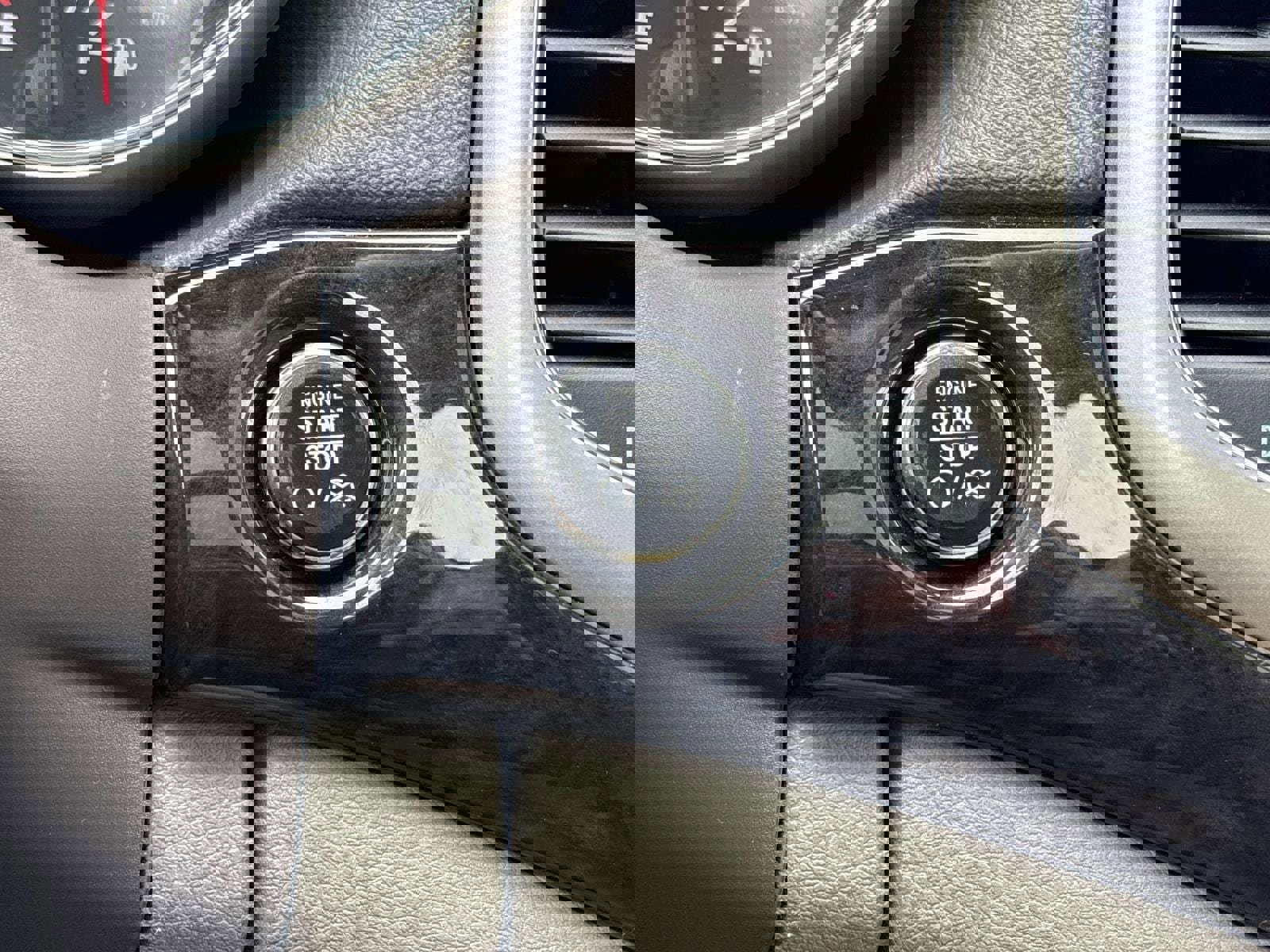 Used 2012 Jeep Grand Cherokee Laredo image 30