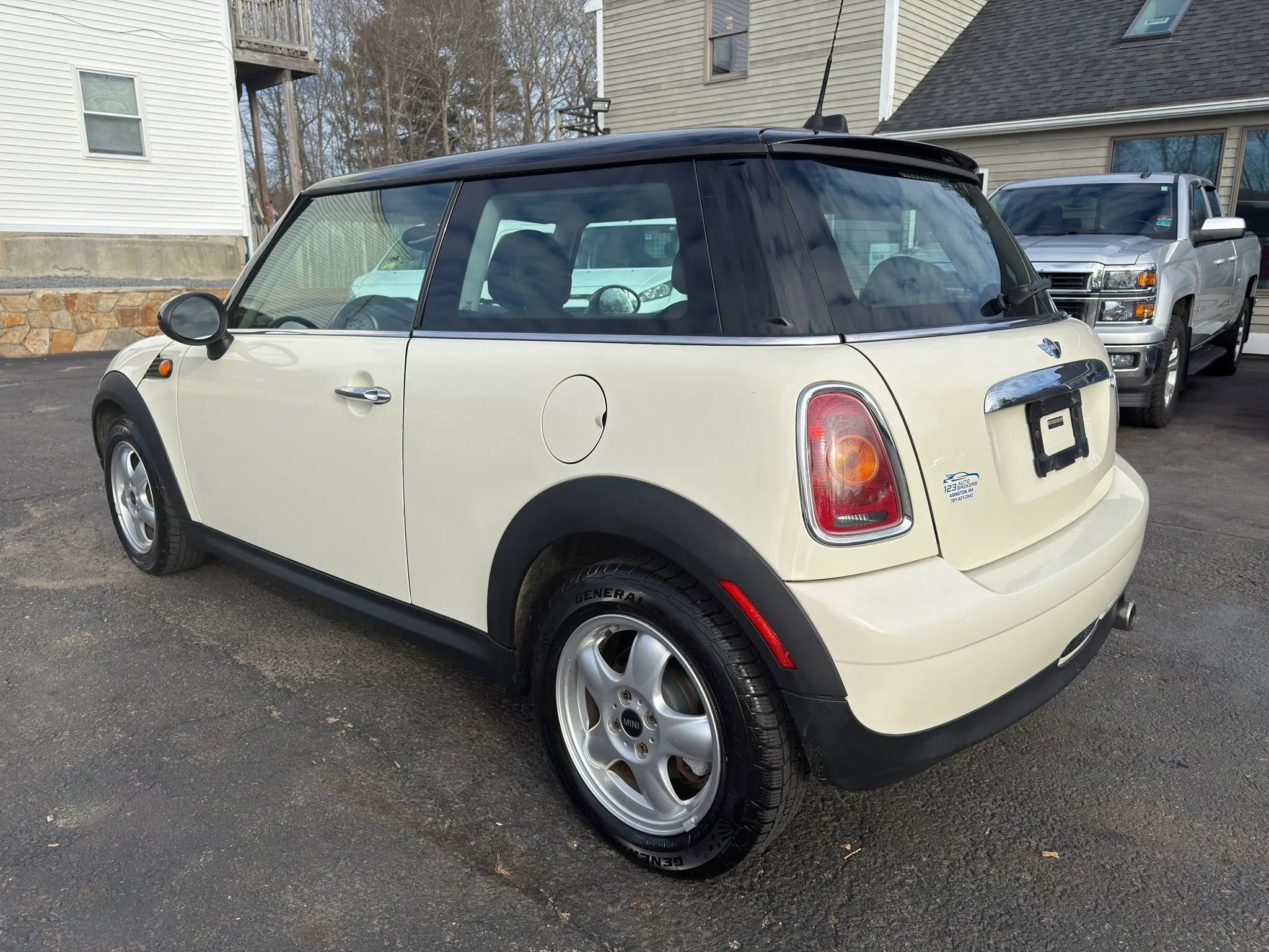 Used 2010 MINI Cooper Hardtop image 5