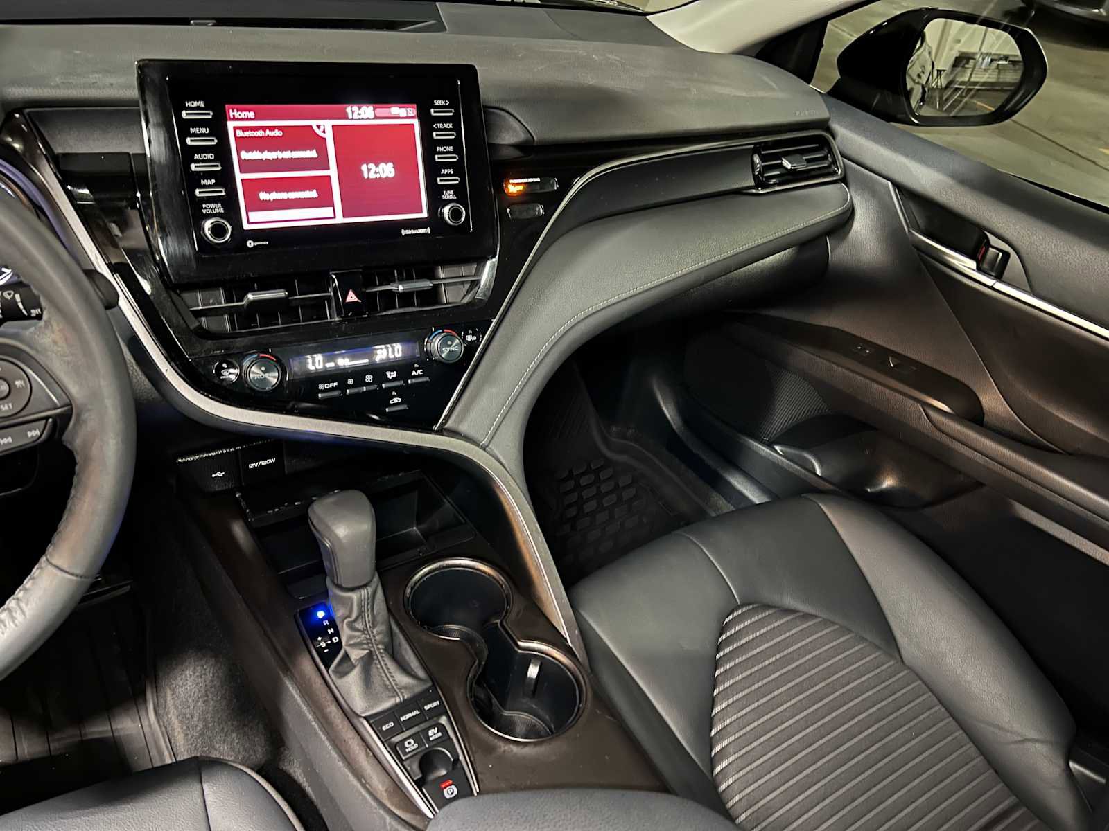 Used 2024 Toyota Camry SE FWD image 31