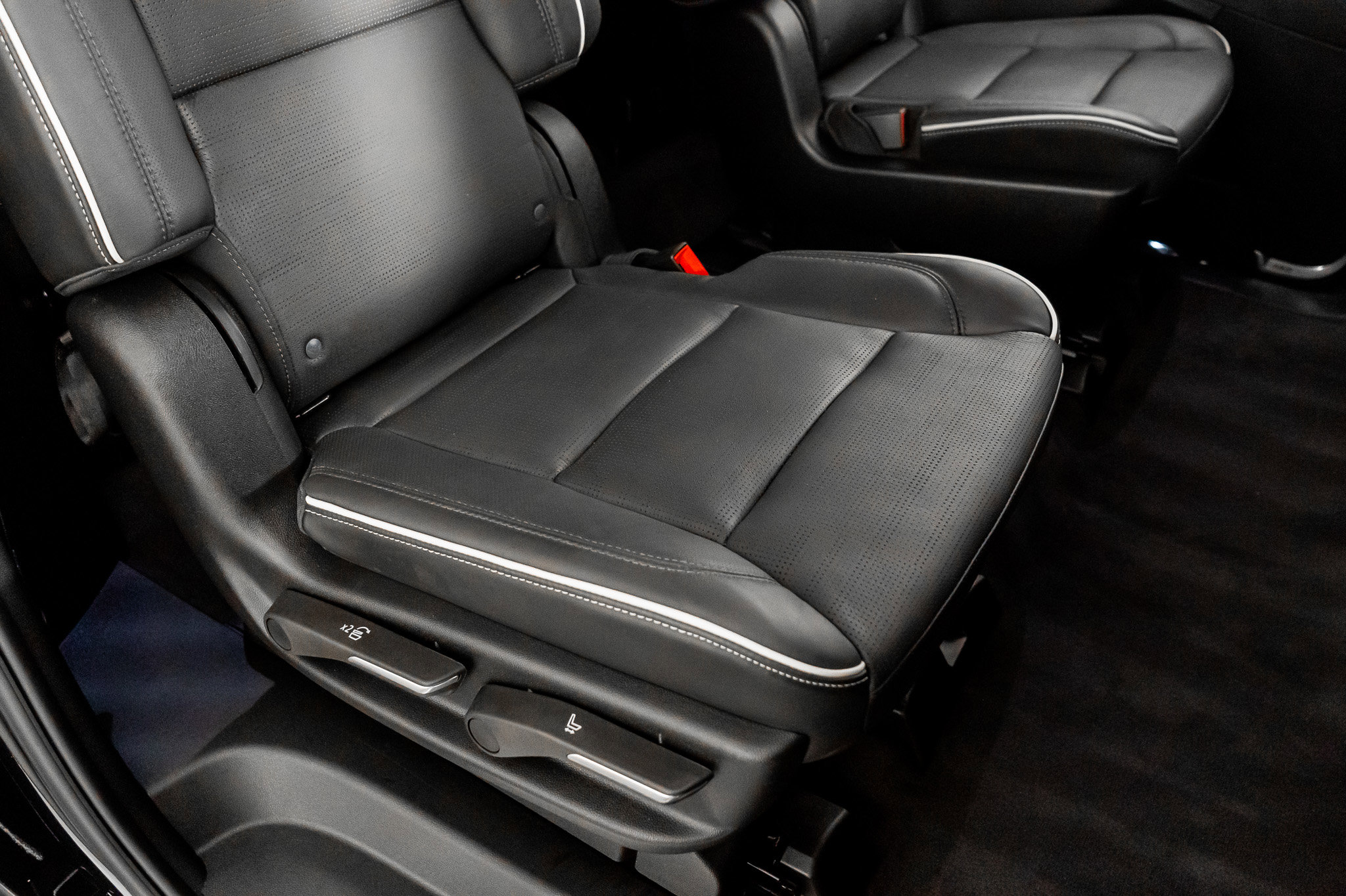 Used 2024 Cadillac Escalade ESV Premium Luxury image 33