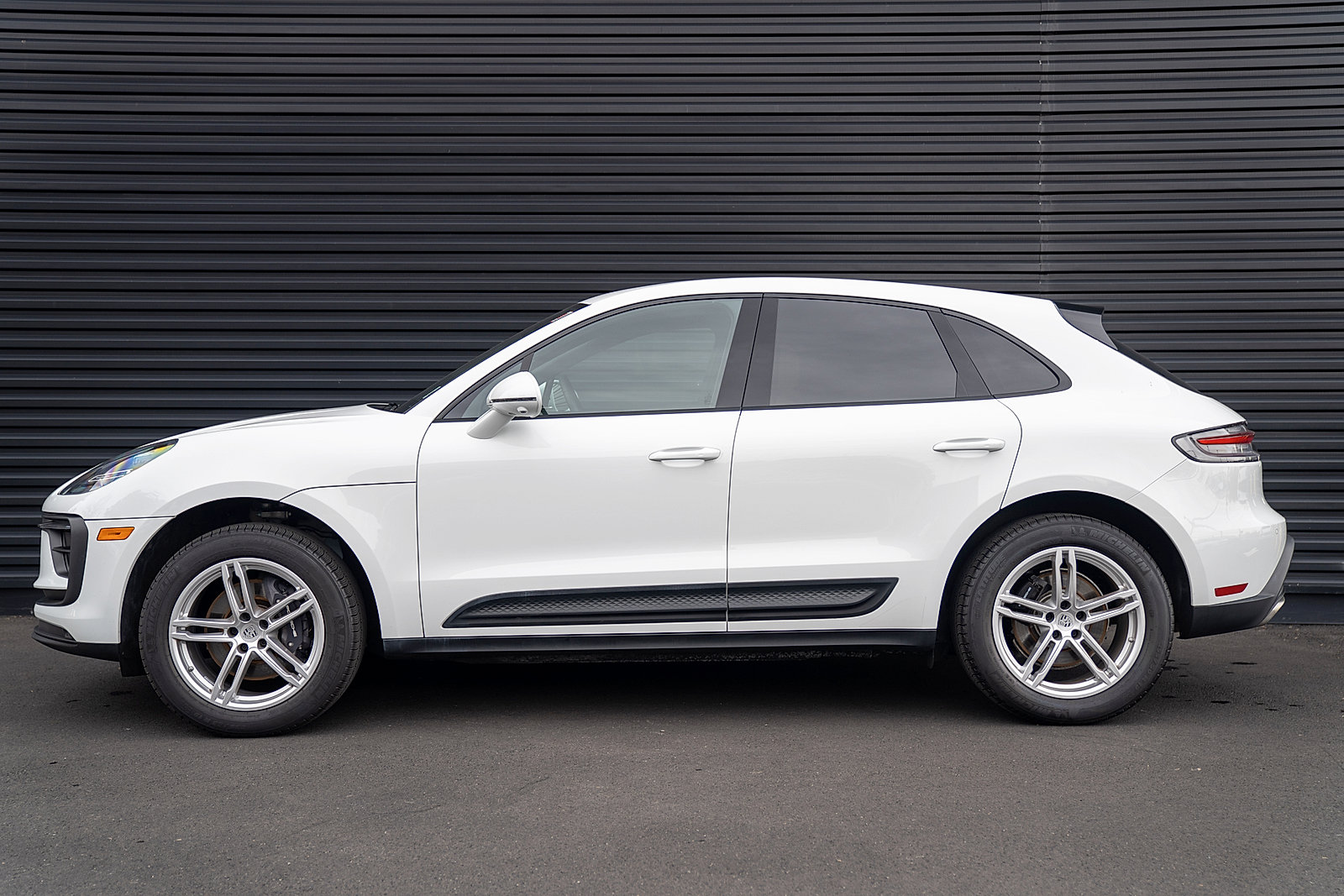 Certified 2026 Porsche Macan AWD/4WD image 2