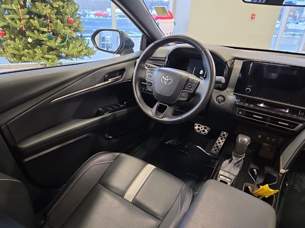 Used 2025 Toyota Camry SE image 17