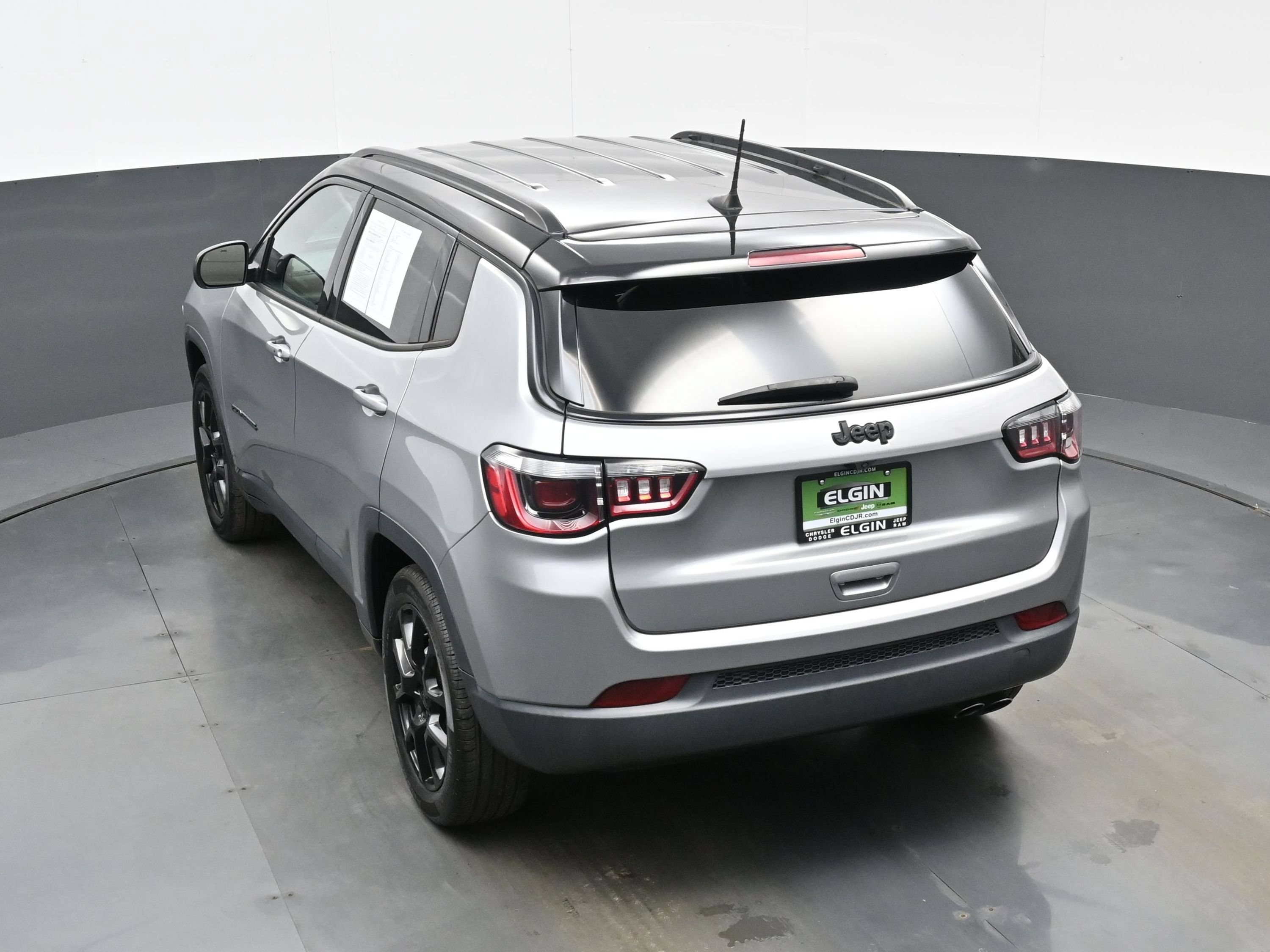 Used 2022 Jeep Compass Latitude FWD image 36