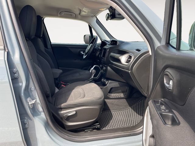 Used 2018 Jeep Renegade Latitude w/ Cold Weather Group AWD/4WD image 15