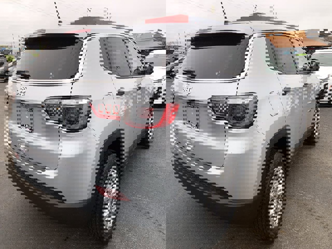 Used 2024 Jeep Compass Sport image 13