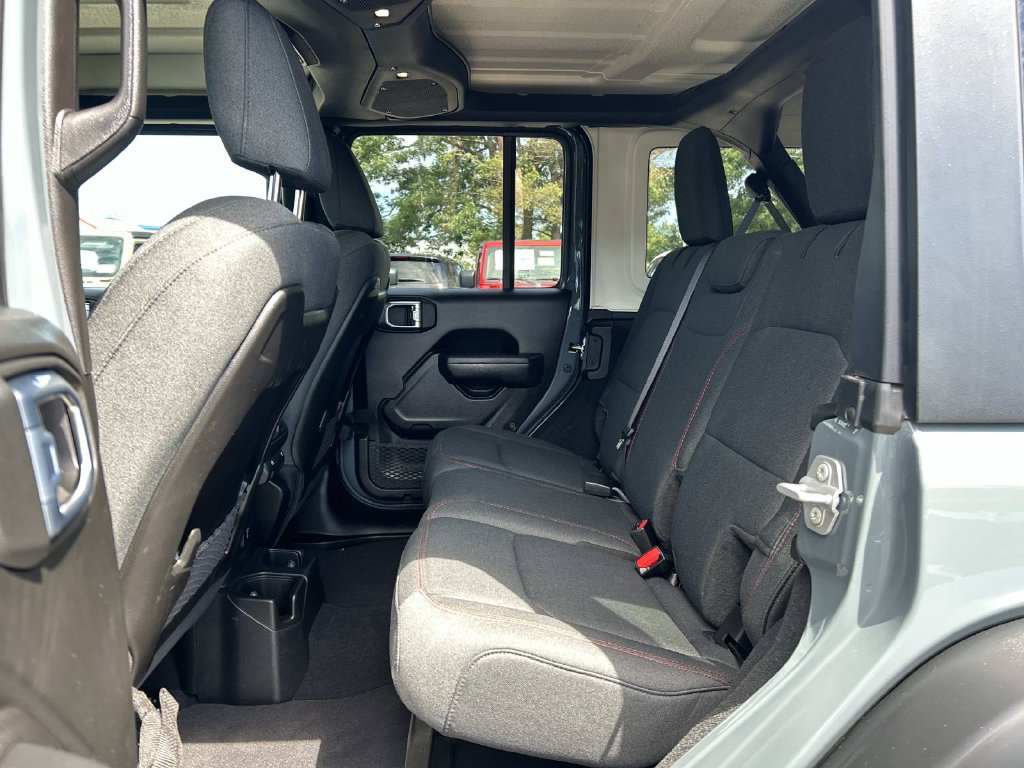 Used 2026 Jeep Wrangler Unlimited Rubicon AWD/4WD image 14
