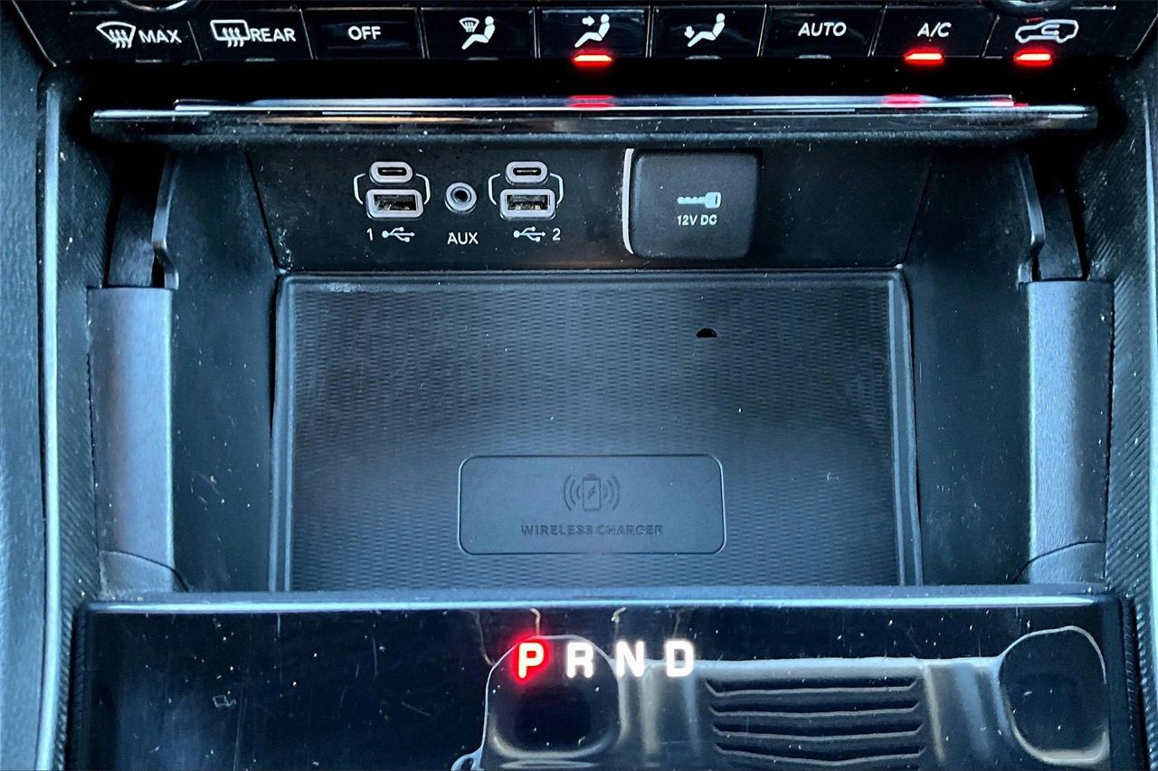 Used 2023 Jeep Grand Cherokee L Laredo image 15