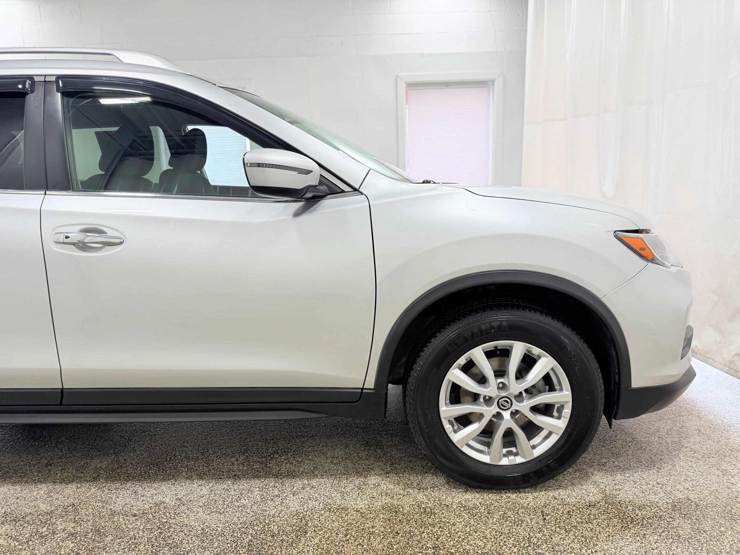 Used 2018 Nissan Rogue SV image 8