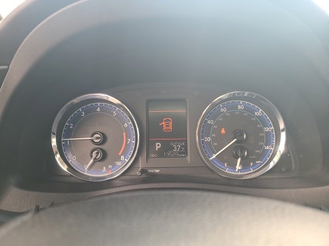 Used 2018 Toyota Corolla LE image 25