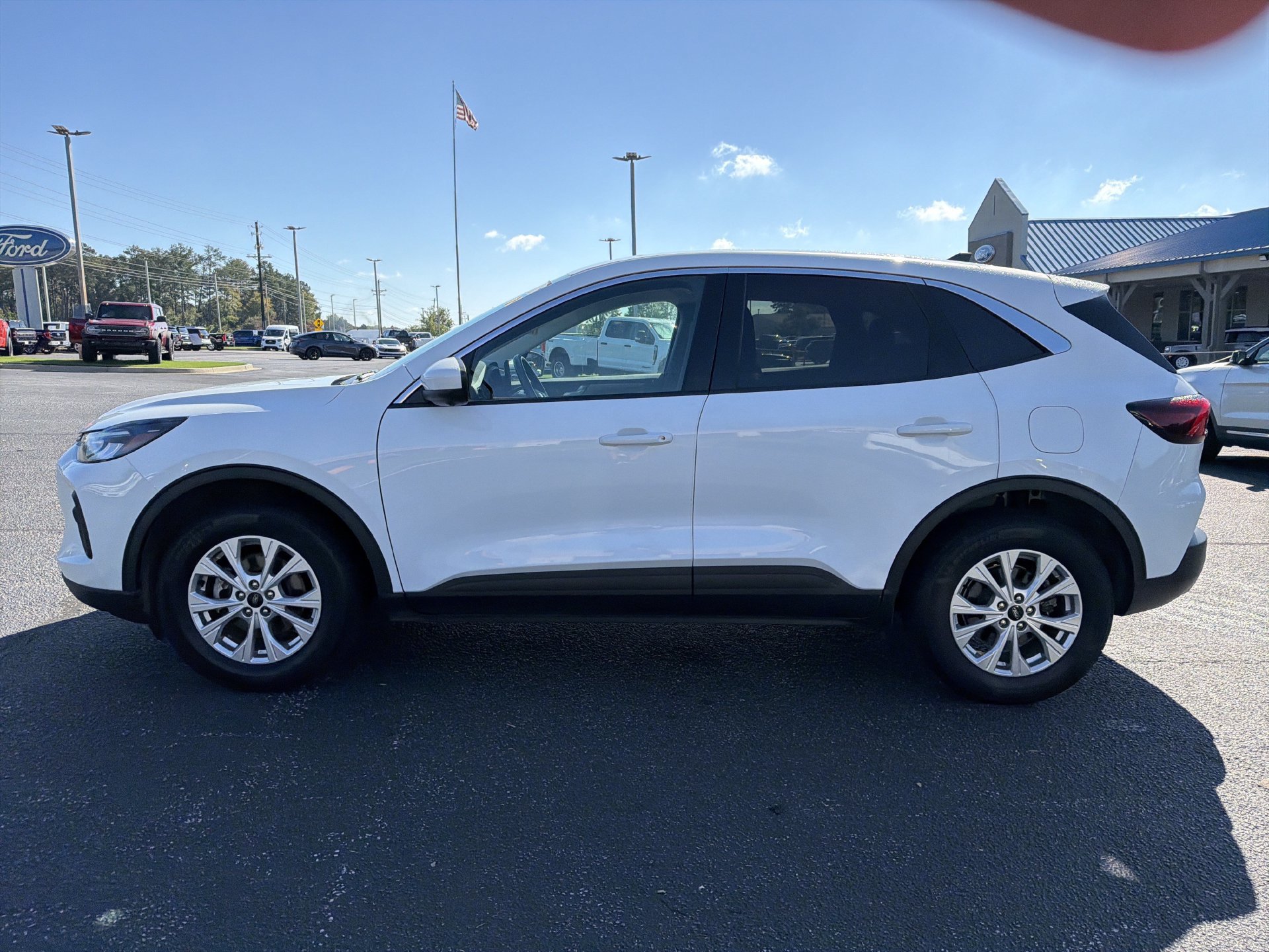 Used 2023 Ford Escape Active w/ Tech Pack #2 AWD/4WD image 11