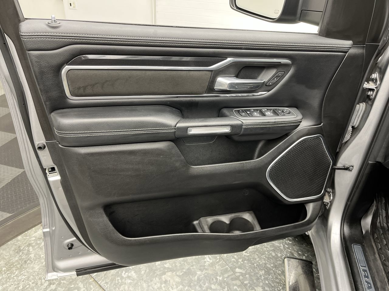 Used 2022 RAM 1500 Laramie w/ Sport Appearance Package AWD/4WD image 9