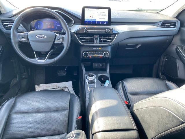 Used 2022 Ford Escape Titanium image 5